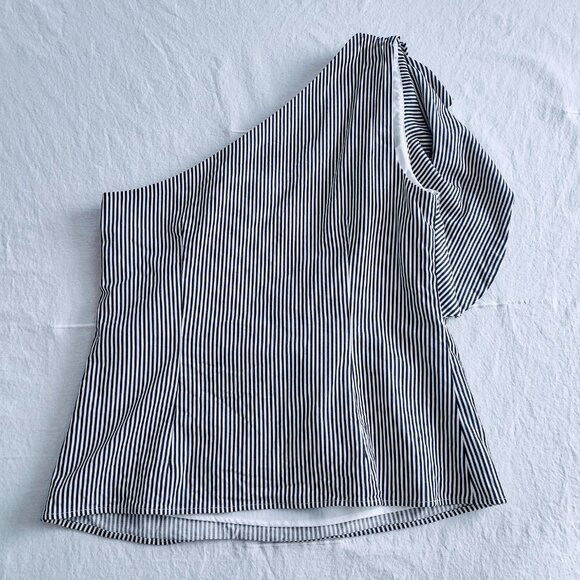 Banana Republic One Shoulder Bow Black & White Striped Top Size 8 - Picture 6 of 9